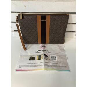 MICHAEL KORS LARGE BROWN, TAN SIGNATURE PRINT WRISTLET